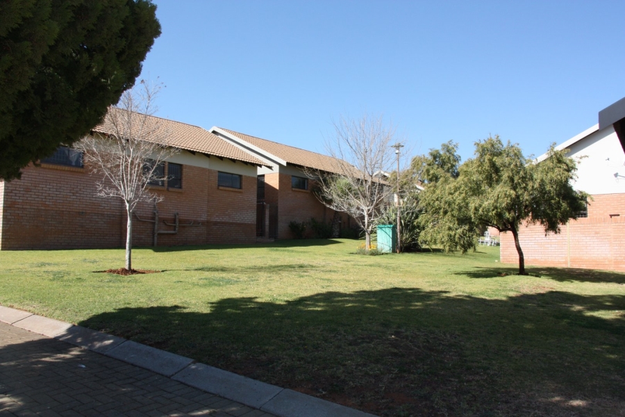 2 Bedroom Property for Sale in Langenhovenpark Free State